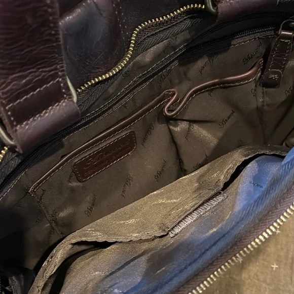 Classic Brown Leather Messenger Bag with Structured Design